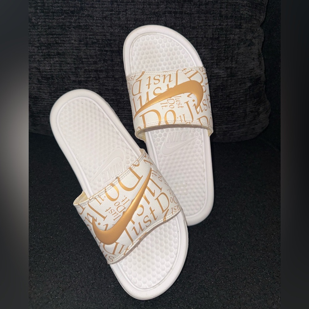 Nike Benassi Slides